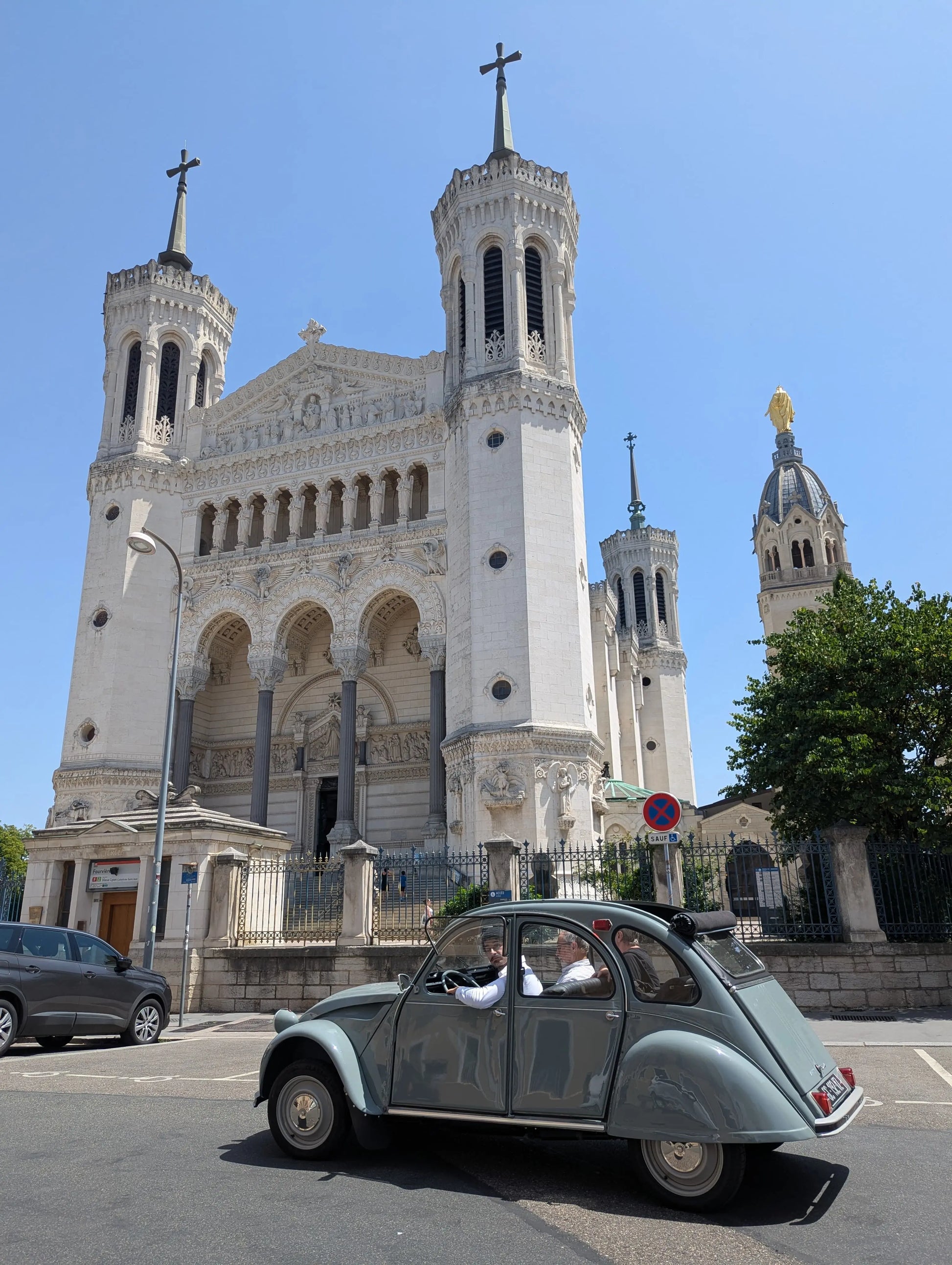 Balade 2CV – Les Rives de la Saône, Fourvière et l’Histoire de Lyon My Store