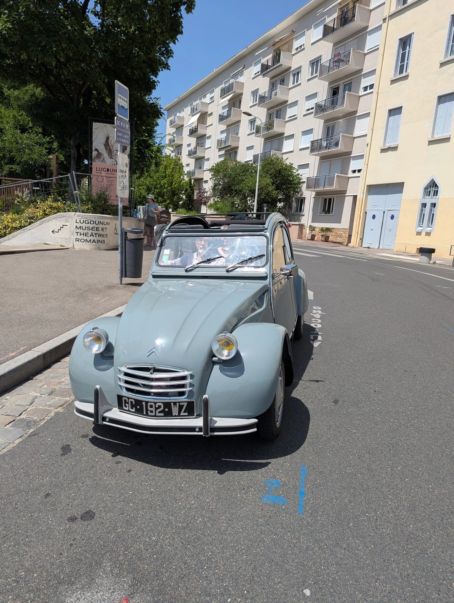 Balade 2CV – Les Rives de la Saône, Fourvière et l’Histoire de Lyon My Store