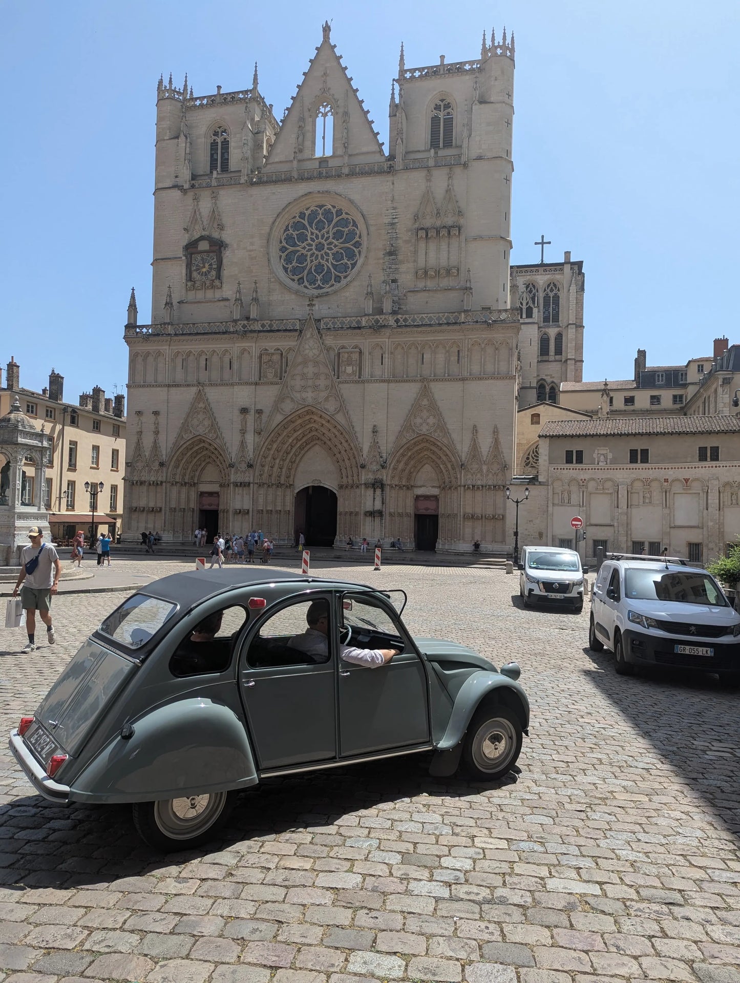 Balade 2CV – Les Rives de la Saône, Fourvière et l’Histoire de Lyon My Store