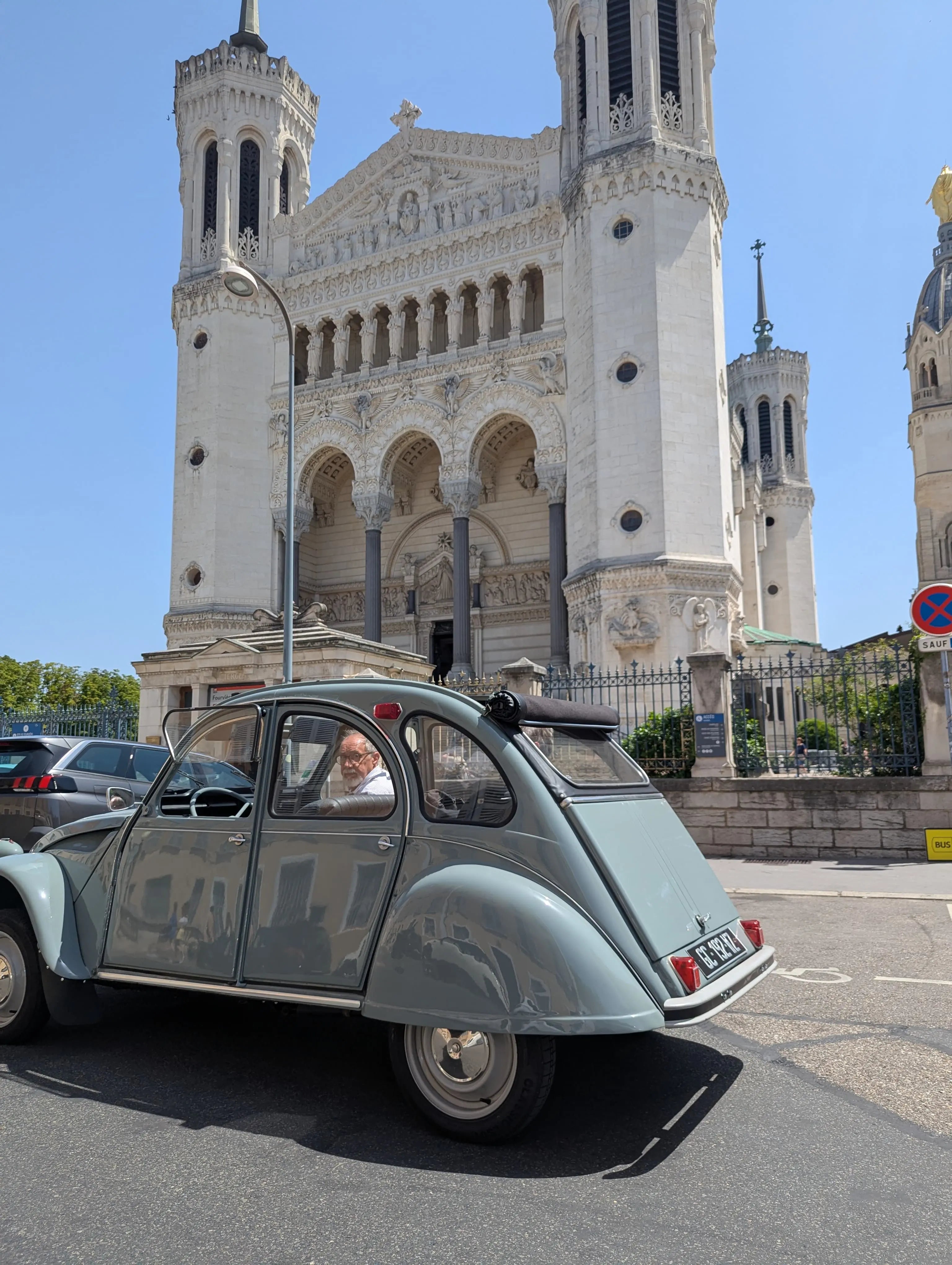 Balade 2CV – Les Rives de la Saône, Fourvière et l’Histoire de Lyon My Store