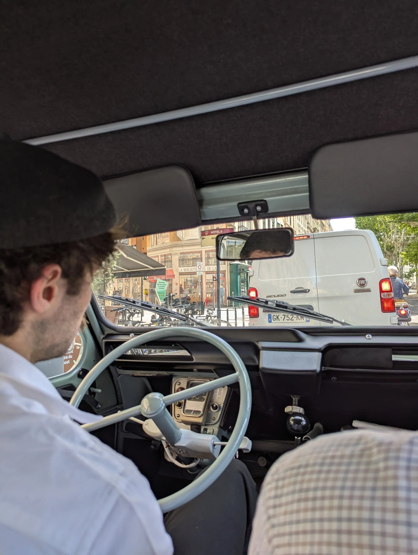 Balade 2CV – Les Rives de la Saône, Fourvière et l’Histoire de Lyon My Store