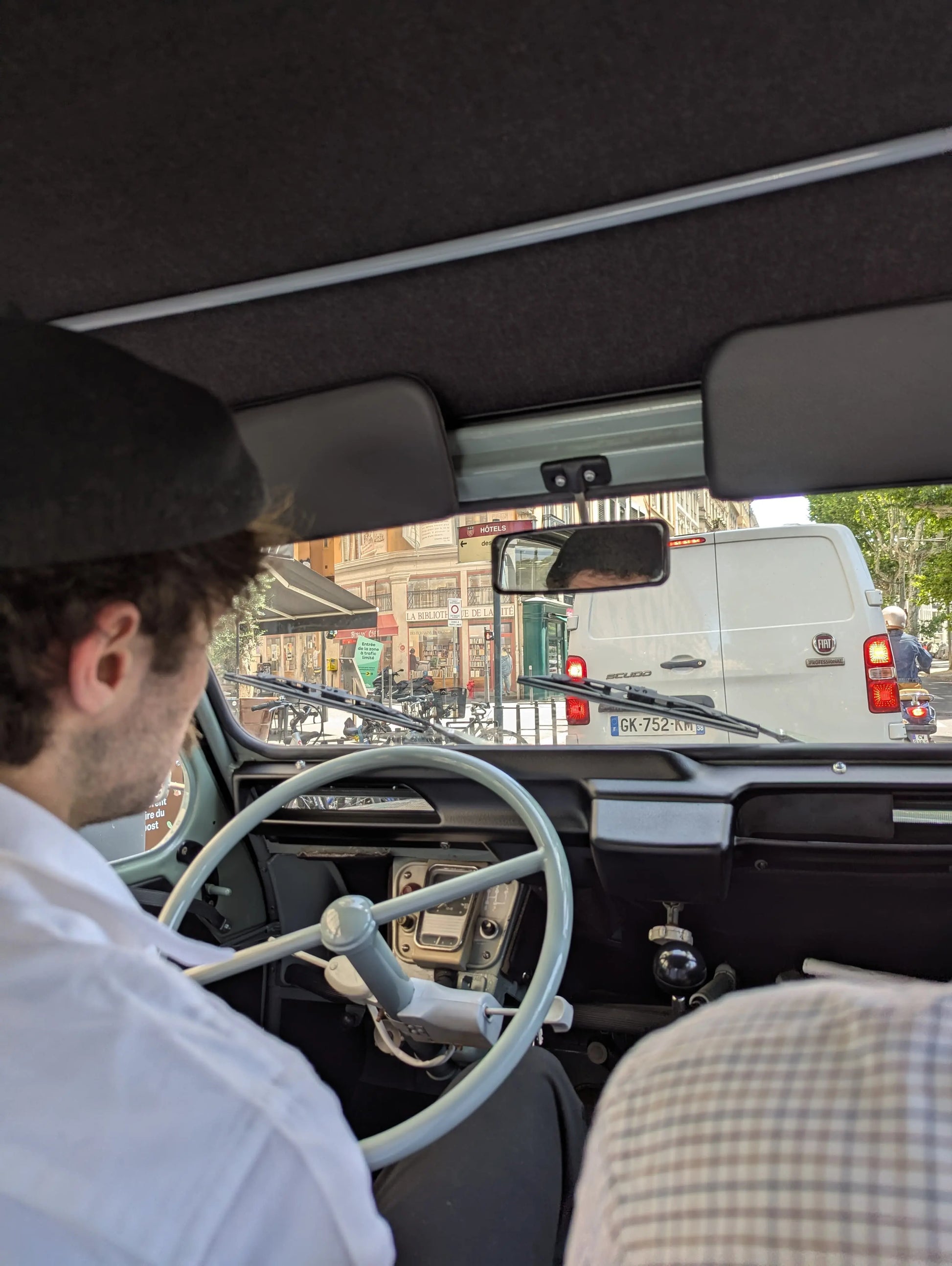 Balade 2CV – Les Rives de la Saône, Fourvière et l’Histoire de Lyon My Store